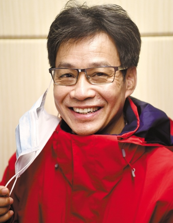 【抗击疫情每日一学】张忠德:曾历生死无惧再战疫情 白衣执甲不以英雄