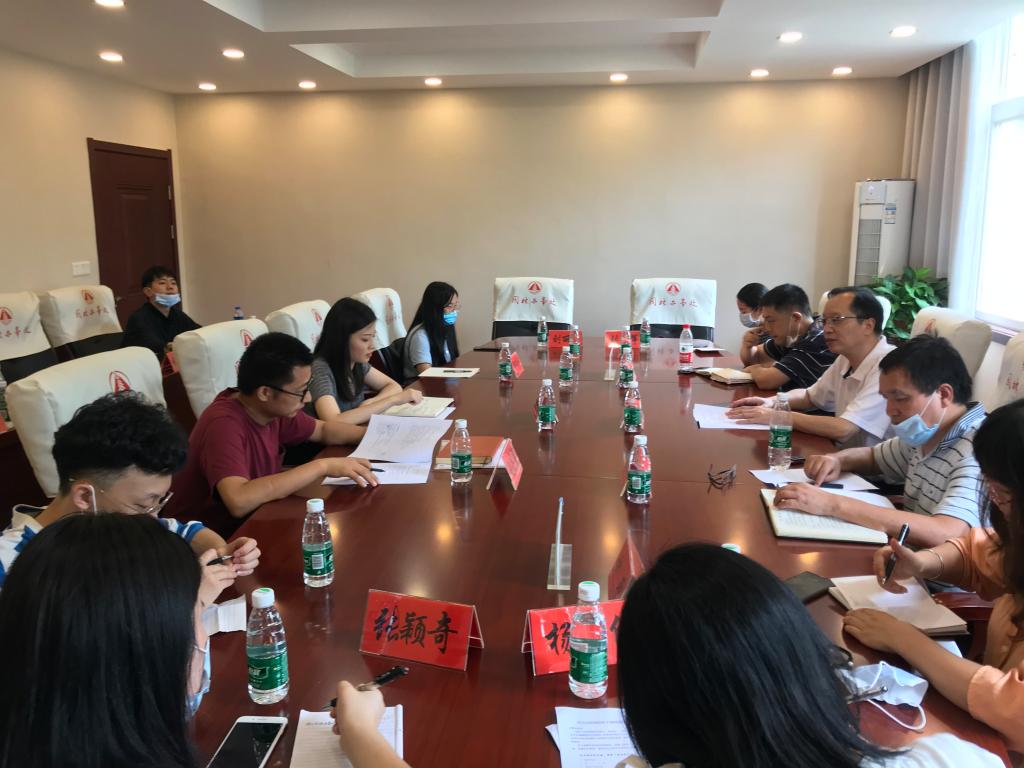 22日上午,园林办事处党委书记吴纯羽等领导与师生见面,对调研工作进行